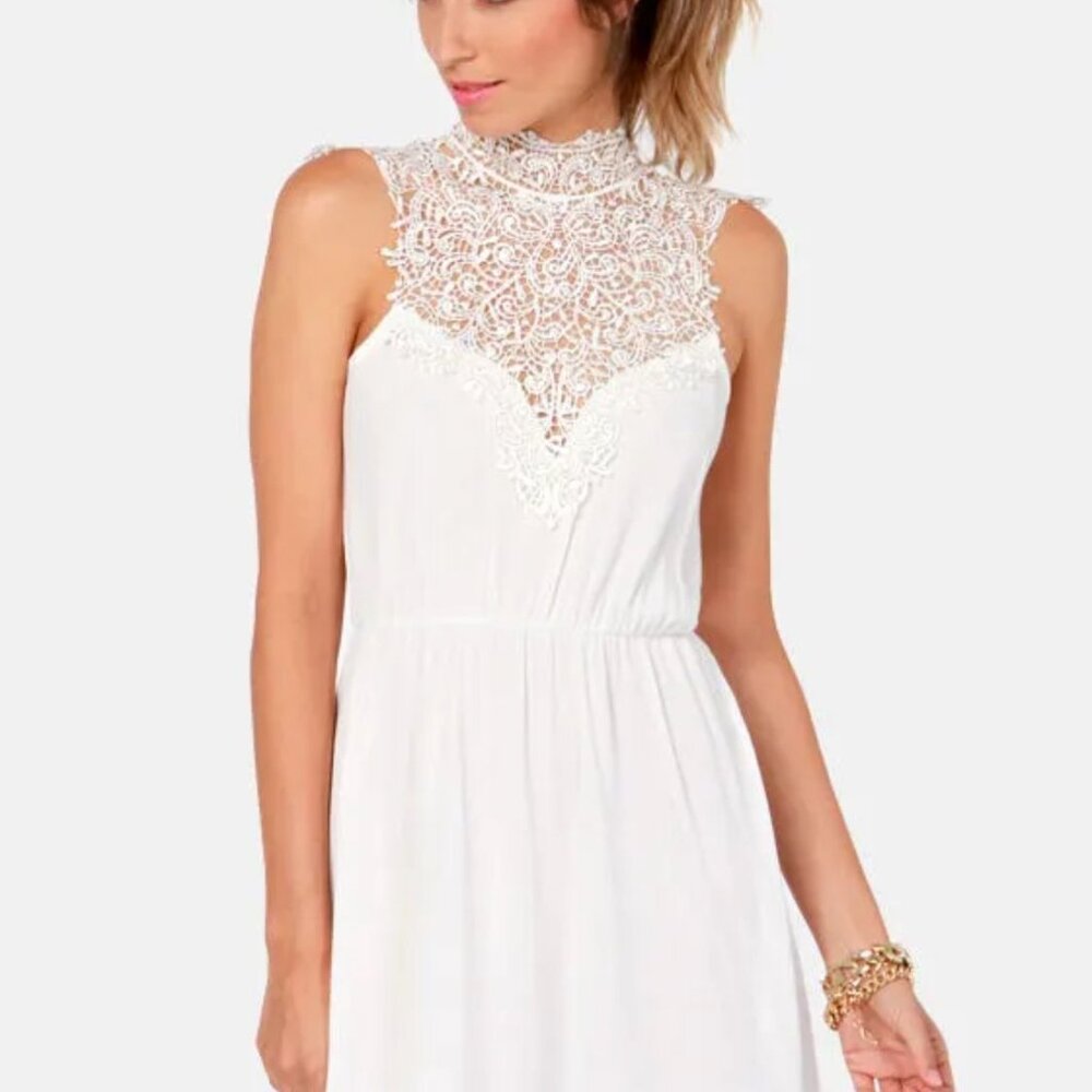 White Lace High Neck Mini Dress Size Small Sleeveless Skater Style Fit & Flare‎